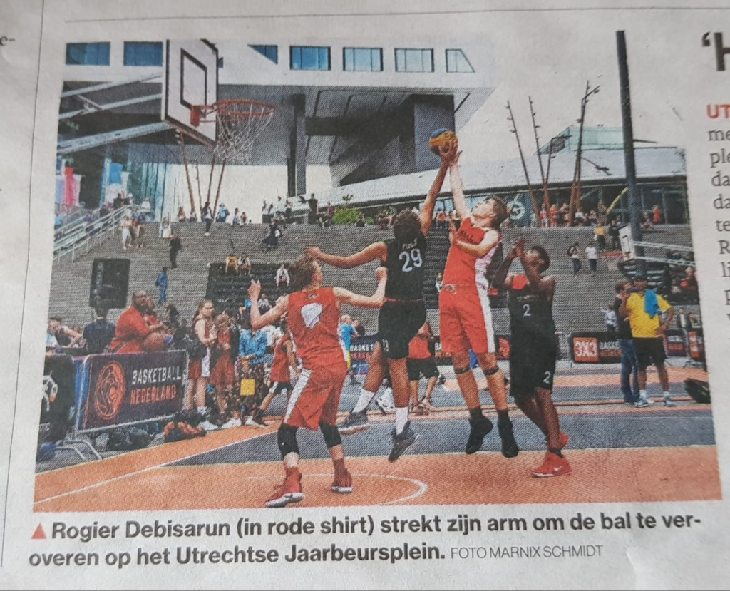 basketbal in de picture op het jaarbeursplein
